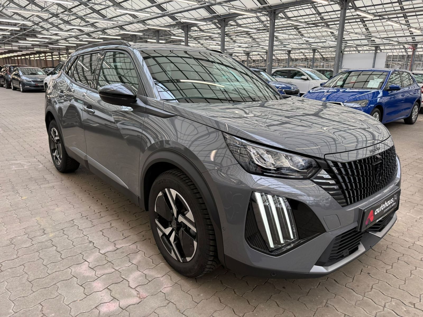 Peugeot 2008 SUV / Crossover / Geländewagen PEUGEOT 2008 PureTech 100 Allure Crossover #1