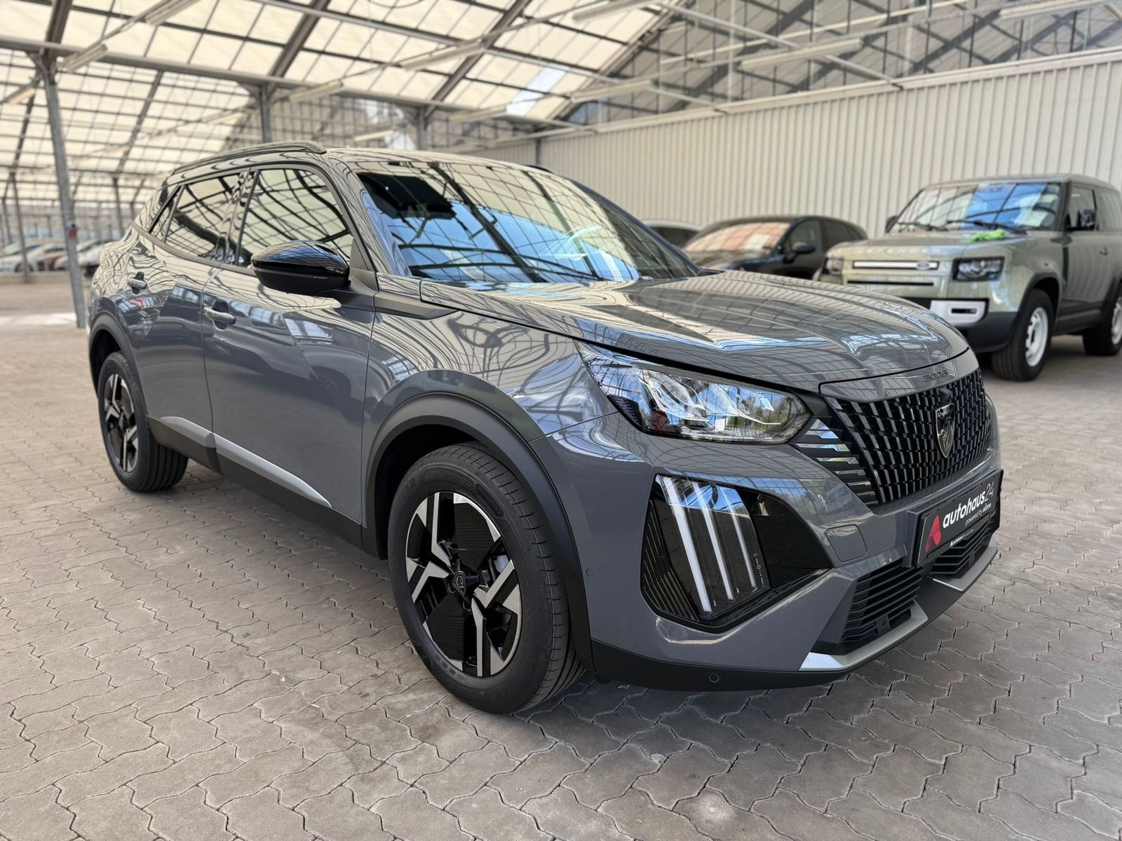 Peugeot 2008 SUV / Crossover / Geländewagen PEUGEOT 2008 PureTech 100 Allure Crossover #1