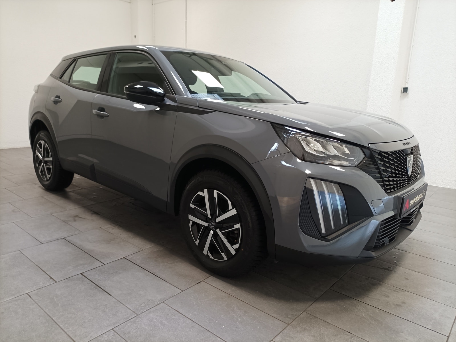 Peugeot 2008 SUV / Crossover / Geländewagen PEUGEOT 2008 PureTech 100 Active Crossover #1