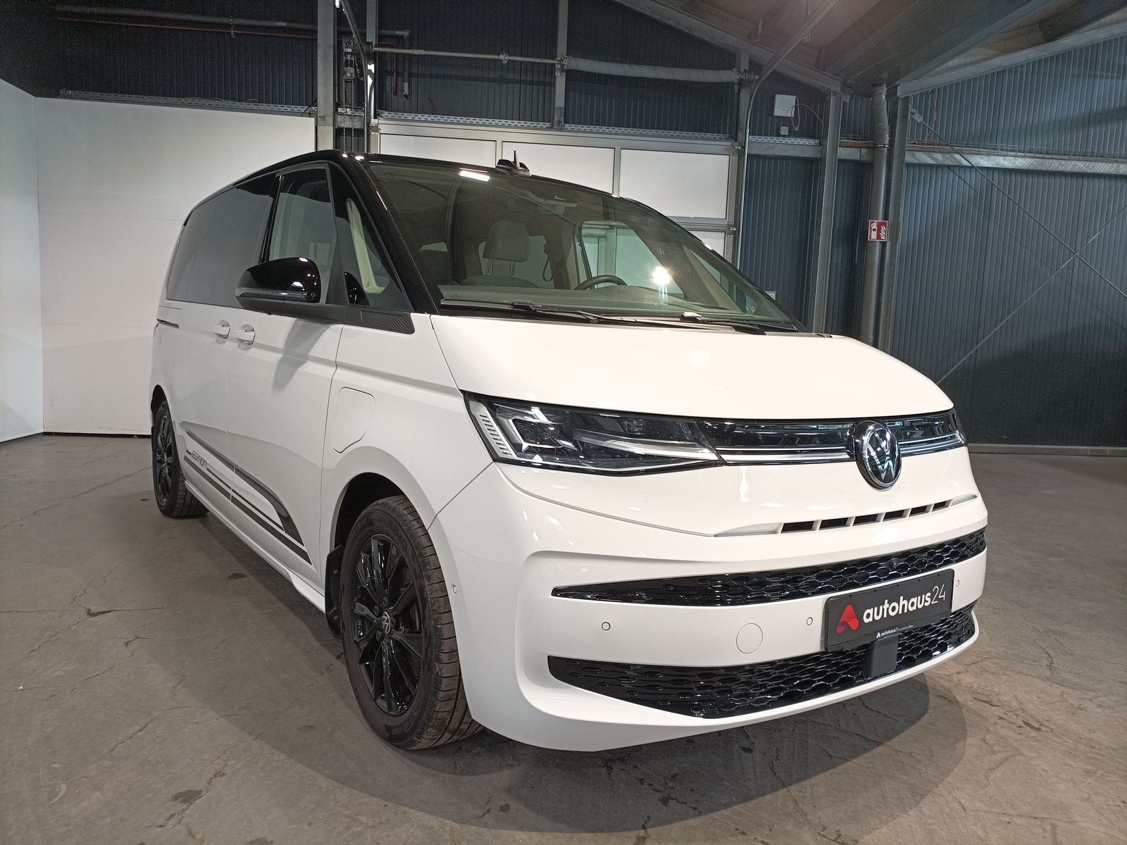 Volkswagen Multivan Kleinbus / Van VOLKSWAGEN Multivan 1,5 l eHybrid OPF DSG 4MOTION Edition Van #1