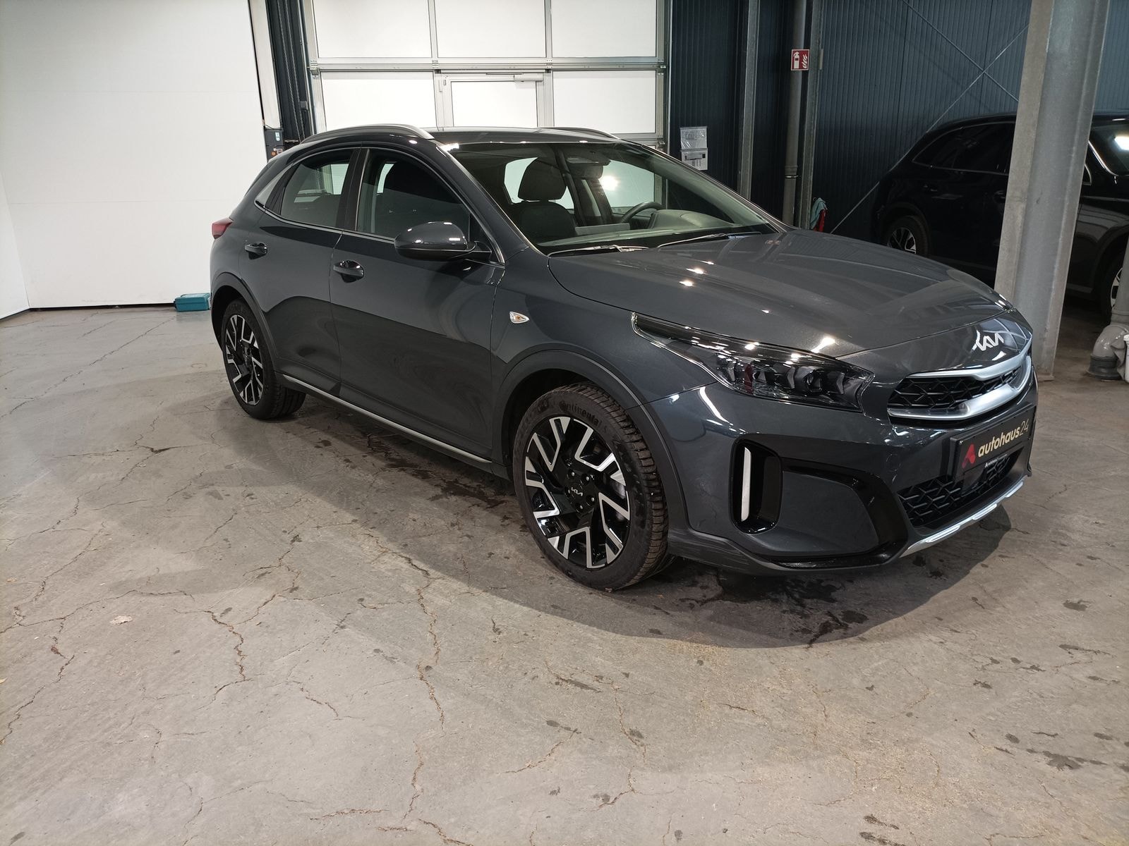 Kia XCeed SUV / Crossover / Geländewagen KIA XCeed 1.5 T-GDI DCT Vision Sports Utility Vehicle #1