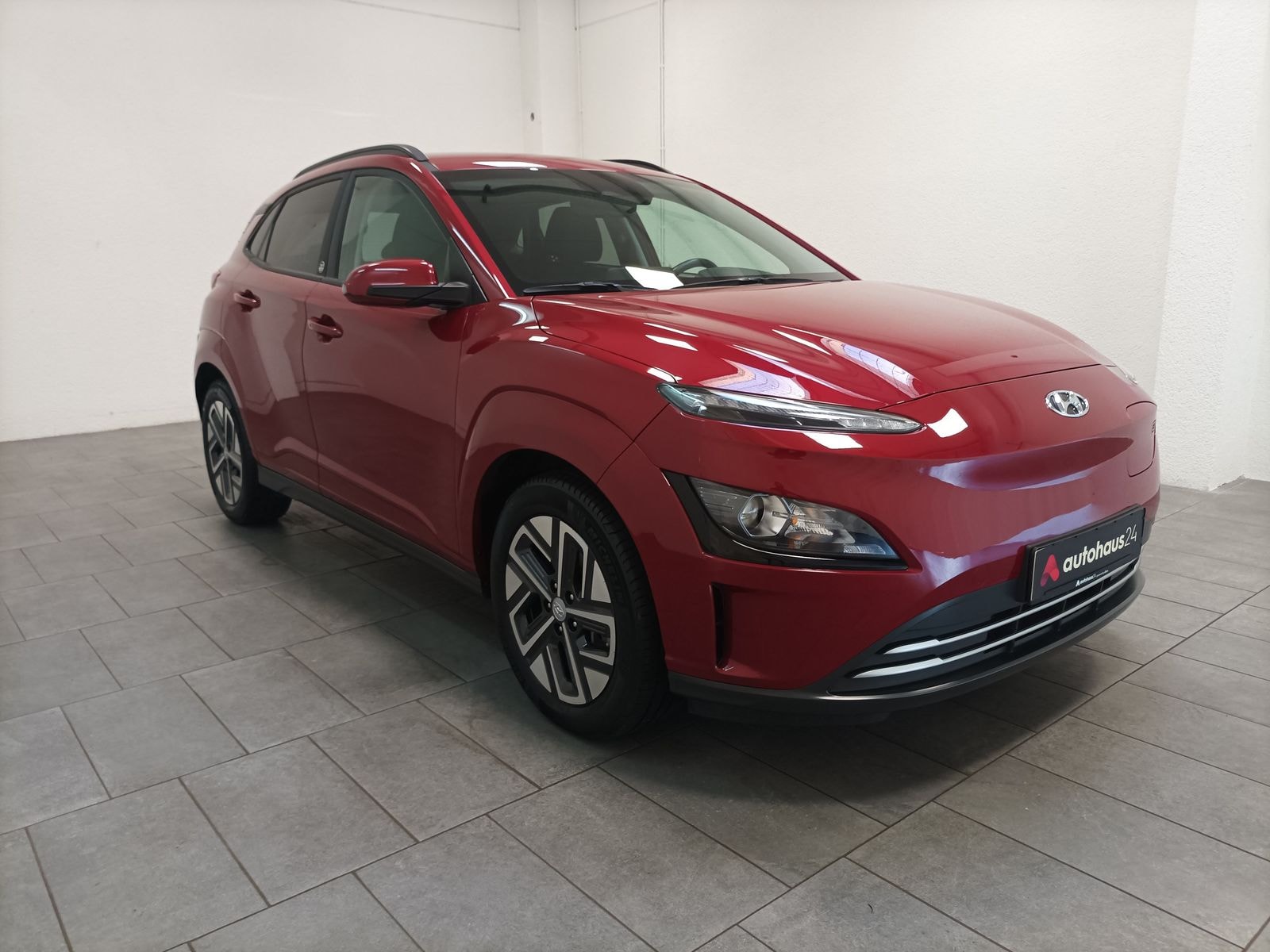 Hyundai Kona SUV / Crossover / Geländewagen HYUNDAI Kona ELEKTRO 100kW Sports Utility Vehicle #1