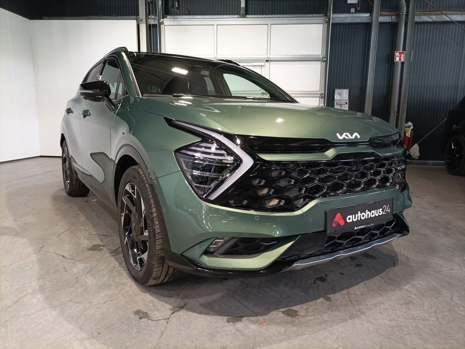 Kia Sportage SUV / Crossover / Geländewagen KIA Sportage 1.6 T-GDI Plug-in Hybrid Auto Vision AWD Sports Utility Vehicle #1