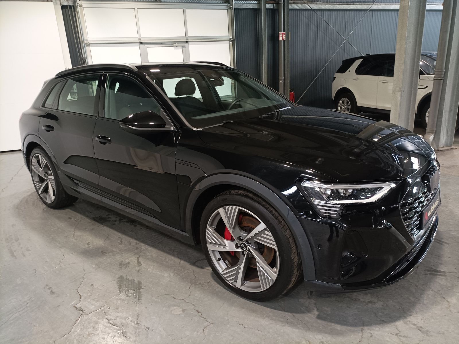 Audi Q8 e-tron SUV / Crossover / Geländewagen AUDI Q8 e-tron 50 e-tron quattro S line Sports Utility Vehicle #1