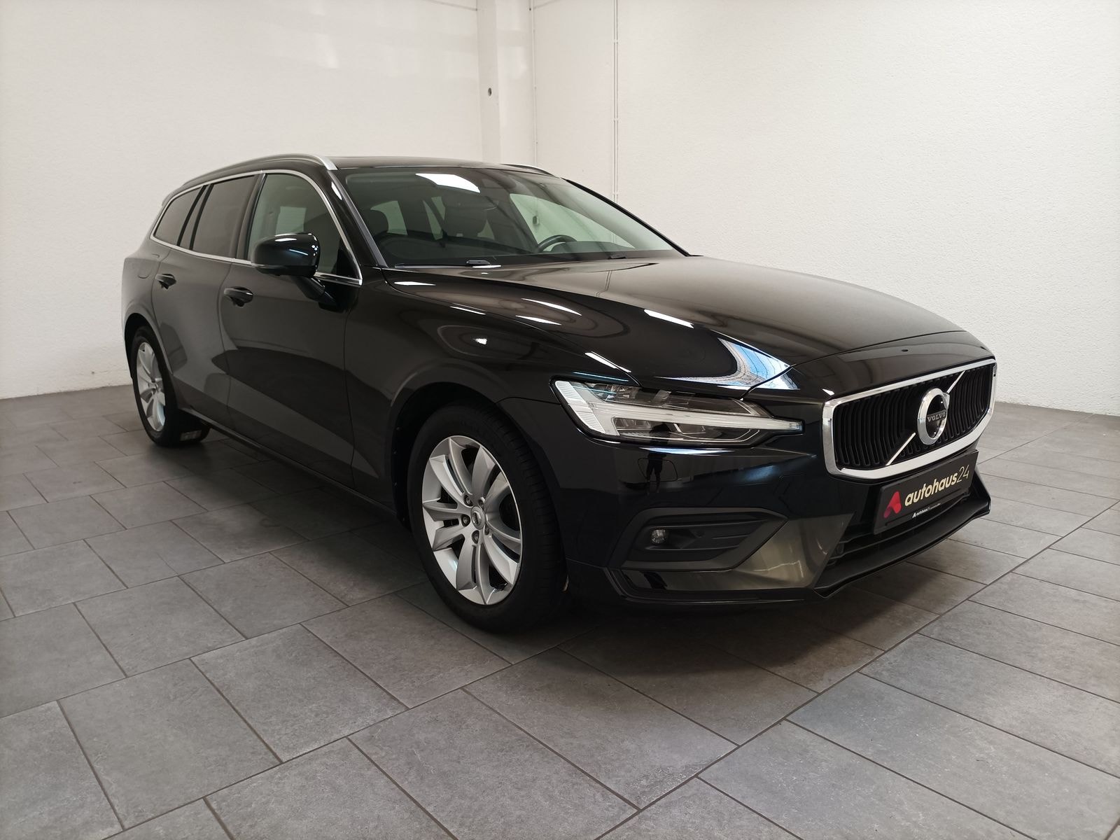 Volvo V60 Kombi VOLVO V60 B3 DCT Core Kombi #1