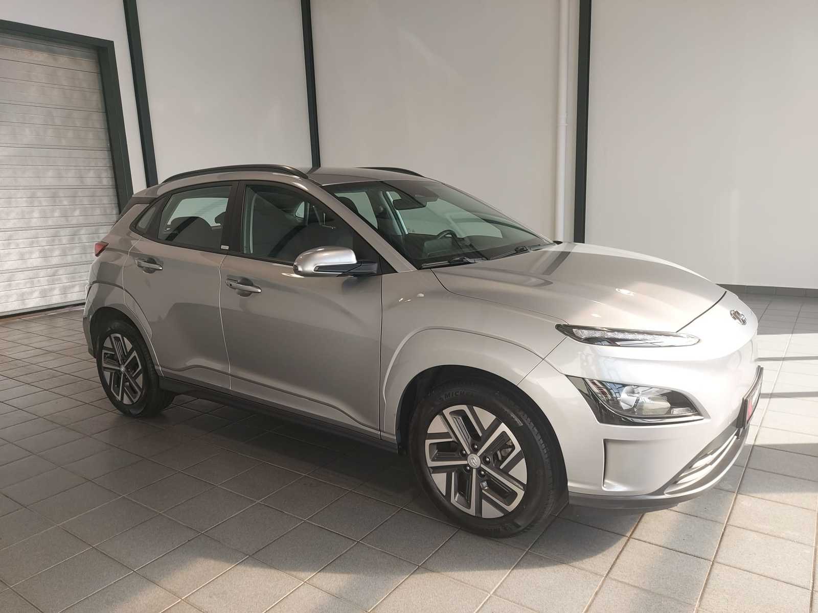 Hyundai Kona SUV / Crossover / Geländewagen HYUNDAI Kona ELEKTRO 100kW Sports Utility Vehicle #1
