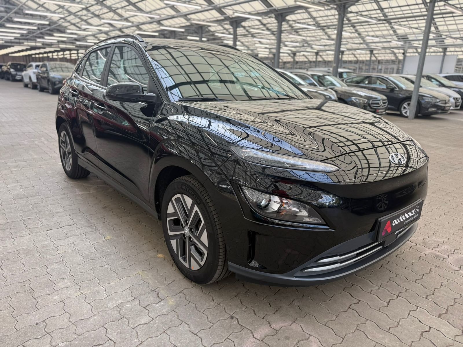 Hyundai Kona SUV / Crossover / Geländewagen HYUNDAI Kona ELEKTRO 100kW Sports Utility Vehicle #1