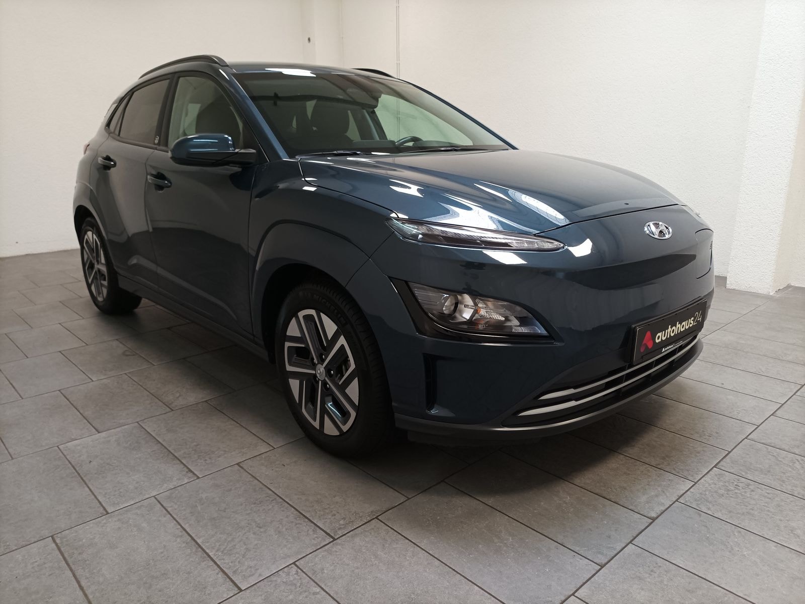 Hyundai Kona SUV / Crossover / Geländewagen HYUNDAI Kona ELEKTRO 100kW Sports Utility Vehicle #1