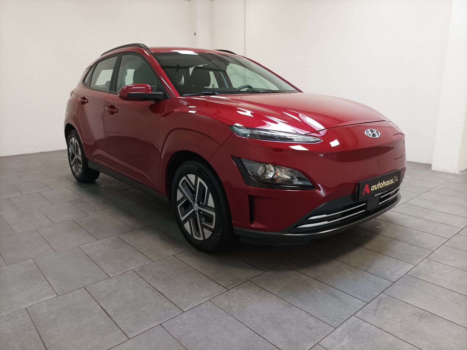 Hyundai Kona SUV / Crossover / Geländewagen HYUNDAI Kona ELEKTRO 100kW Sports Utility Vehicle #1