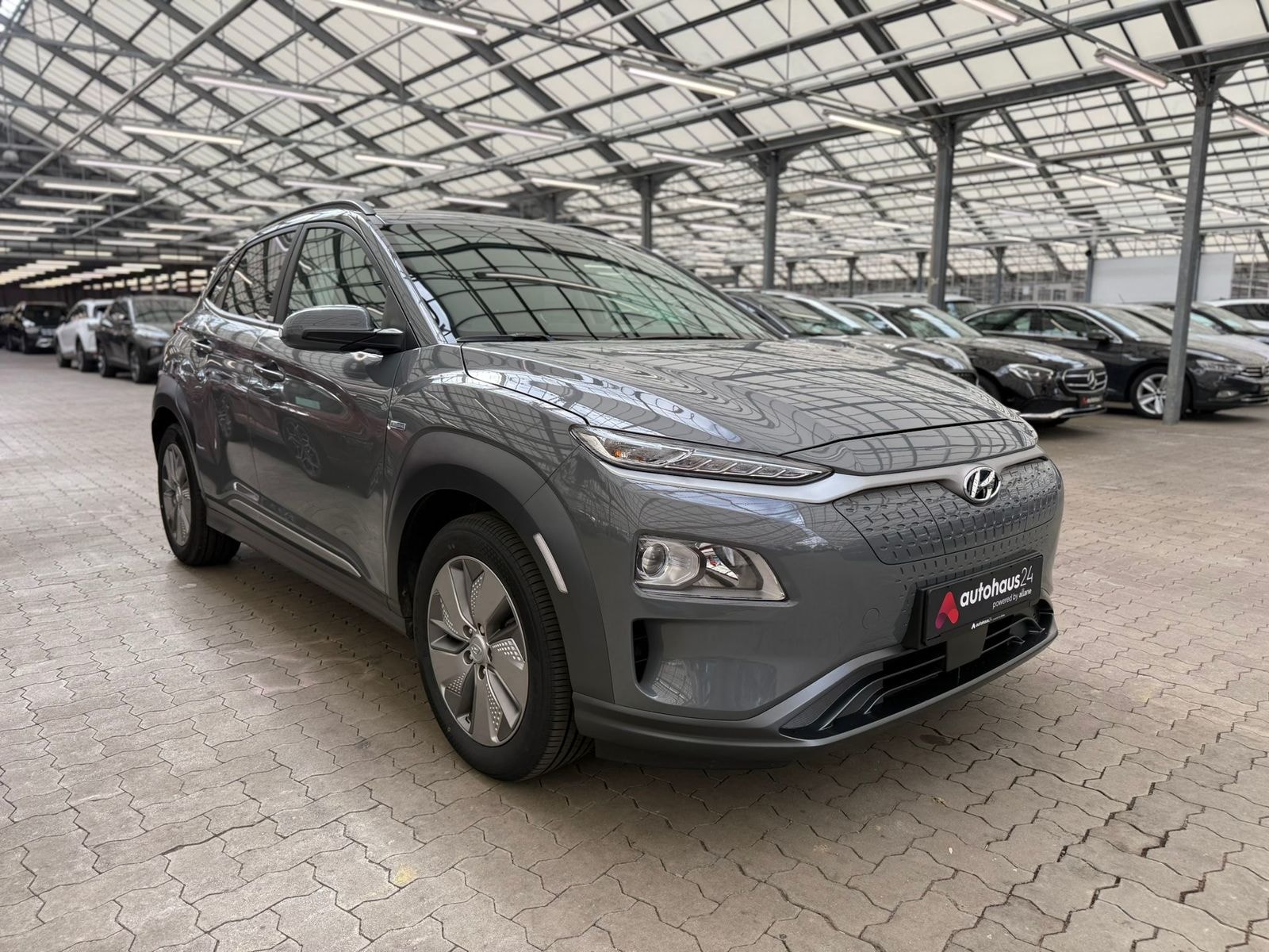 Hyundai Kona SUV / Crossover / Geländewagen HYUNDAI Kona ELEKTRO 100kW Sports Utility Vehicle #1