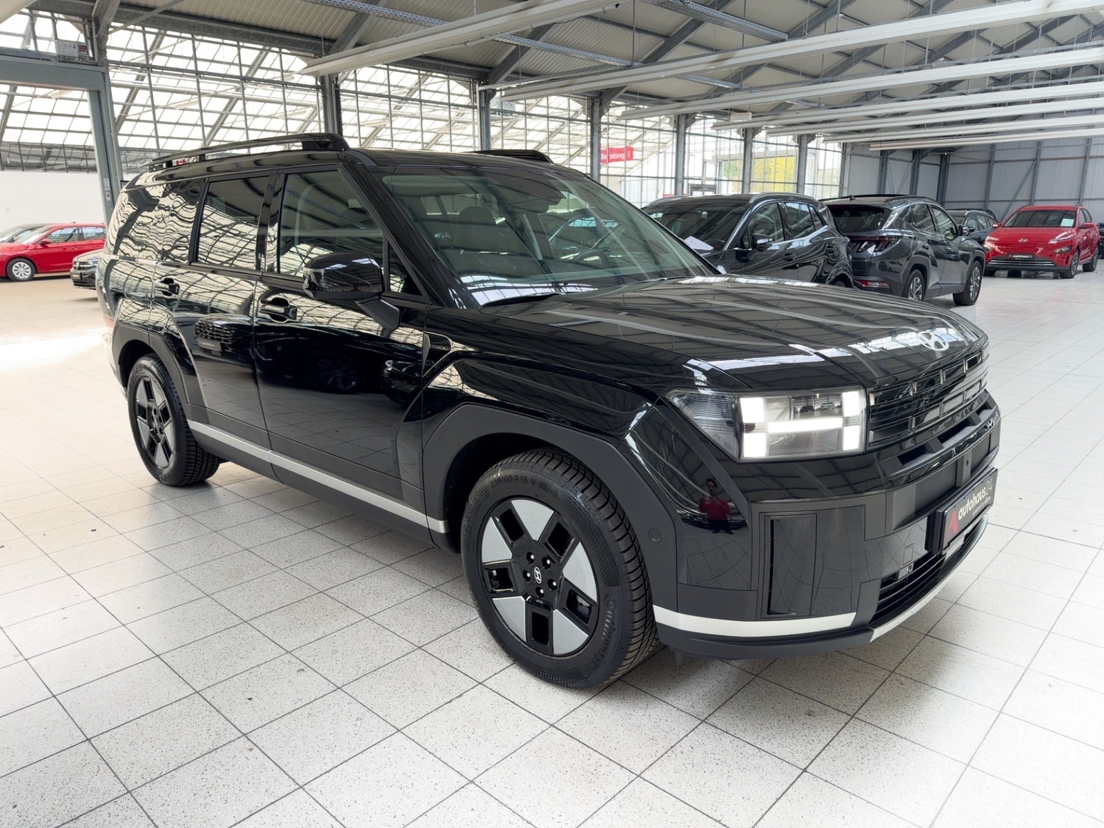 Hyundai Santa Fe SUV / Crossover / Geländewagen HYUNDAI Santa Fe 1.6 T-GDI Hybrid Intro 4WD Auto Sports Utility Vehicle #1