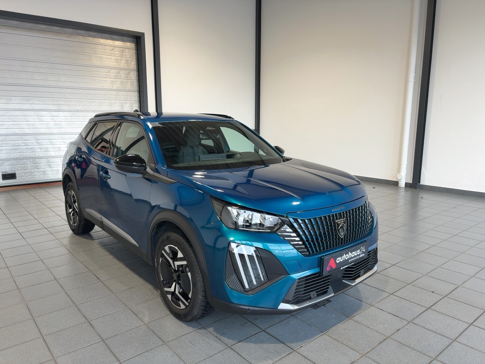 Peugeot 2008 SUV / Crossover / Geländewagen PEUGEOT 2008 PureTech 130 EAT8 Allure Crossover #1