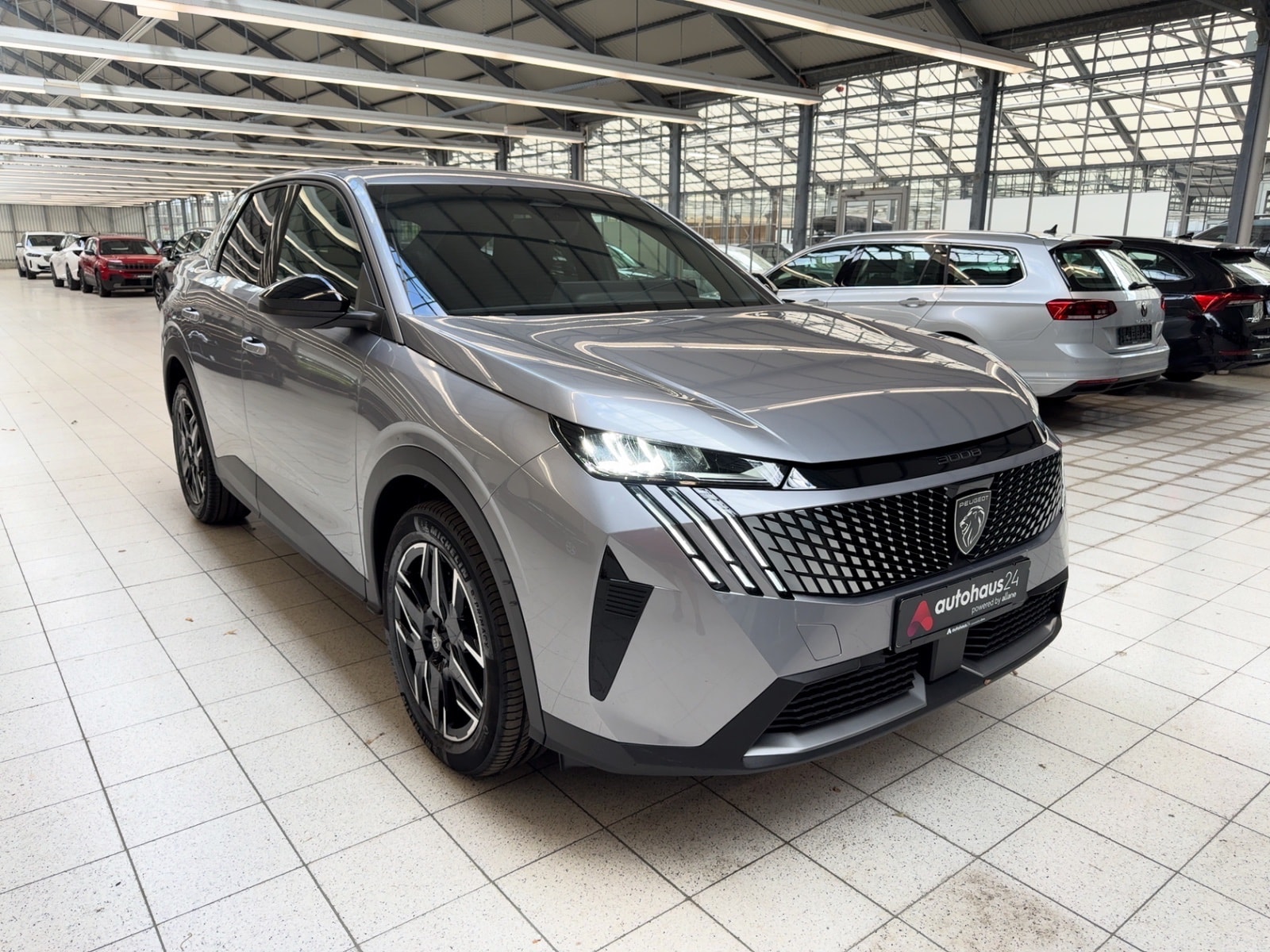Peugeot 3008 SUV / Crossover / Geländewagen PEUGEOT 3008 Hybrid 145 e-DSC6 Allure Sports Utility Vehicle #1