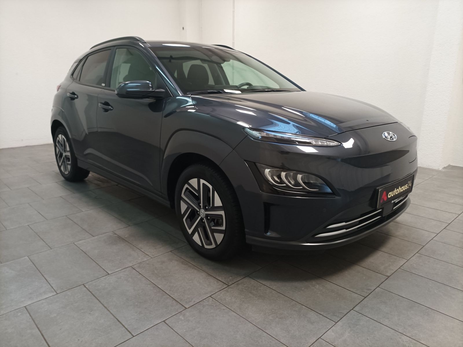 Hyundai Kona SUV / Crossover / Geländewagen HYUNDAI Kona ELEKTRO 100kW Sports Utility Vehicle #1