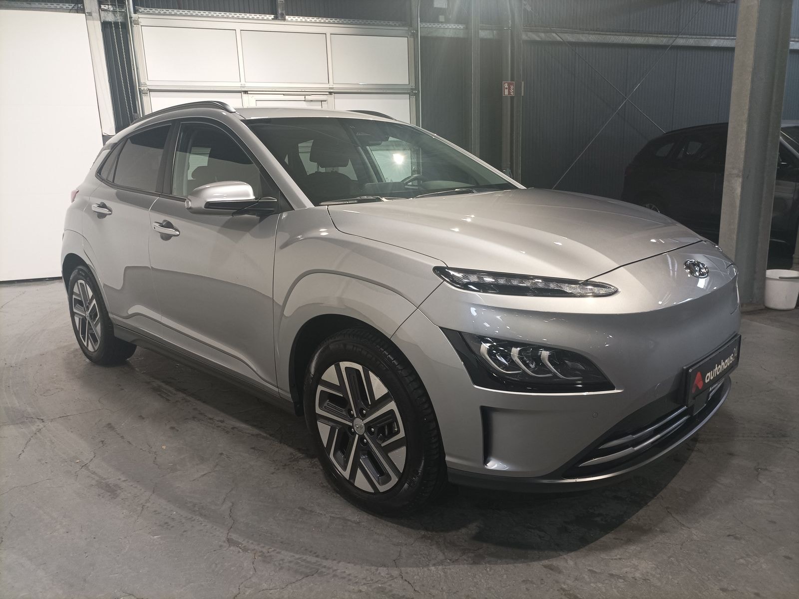 Hyundai Kona SUV / Crossover / Geländewagen HYUNDAI Kona ELEKTRO 100kW Sports Utility Vehicle #1