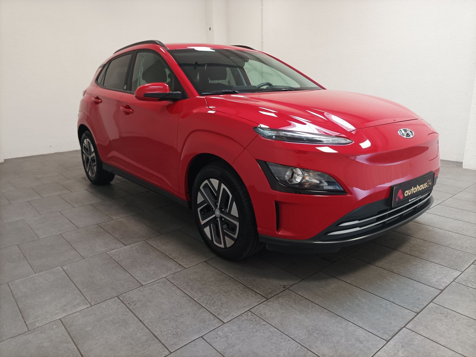 Hyundai Kona SUV / Crossover / Geländewagen HYUNDAI Kona ELEKTRO 100kW Sports Utility Vehicle #1