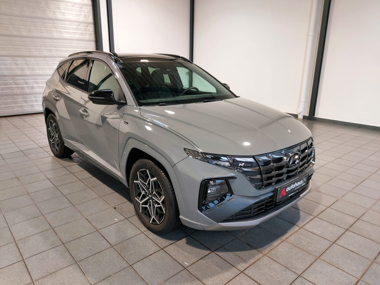 Hyundai Tucson SUV / Crossover / Geländewagen HYUNDAI Tucson 1.6 T-GDI Plug-in Hybrid 4WD Auto Sports Utility Vehicle #1