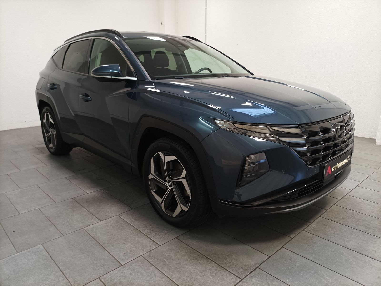 Hyundai Tucson SUV / Crossover / Geländewagen HYUNDAI Tucson 1.6 T-GDI Plug-in Hybrid 4WD Auto Sports Utility Vehicle #1