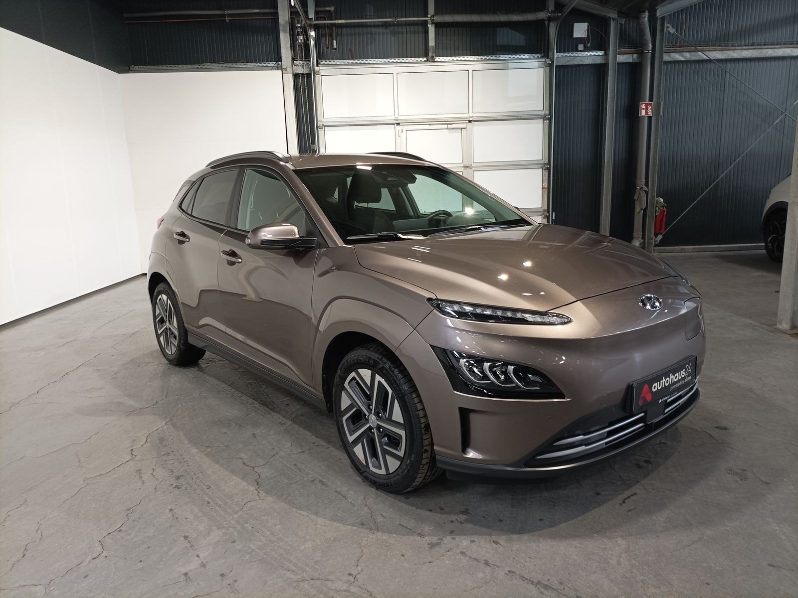 Hyundai Kona SUV / Crossover / Geländewagen HYUNDAI Kona ELEKTRO 100kW Sports Utility Vehicle #1