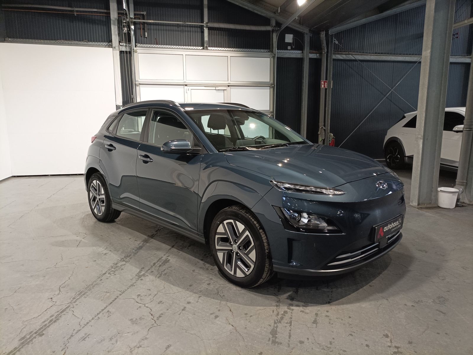 Hyundai Kona SUV / Crossover / Geländewagen HYUNDAI Kona ELEKTRO 100kW Sports Utility Vehicle #1