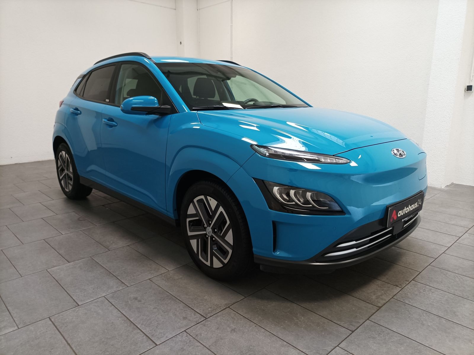 Hyundai Kona SUV / Crossover / Geländewagen HYUNDAI Kona ELEKTRO 100kW Sports Utility Vehicle #1