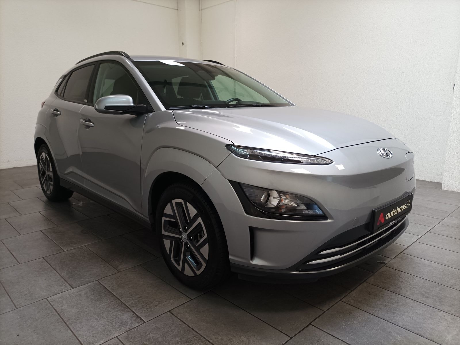 Hyundai Kona SUV / Crossover / Geländewagen HYUNDAI Kona ELEKTRO 100kW Sports Utility Vehicle #1