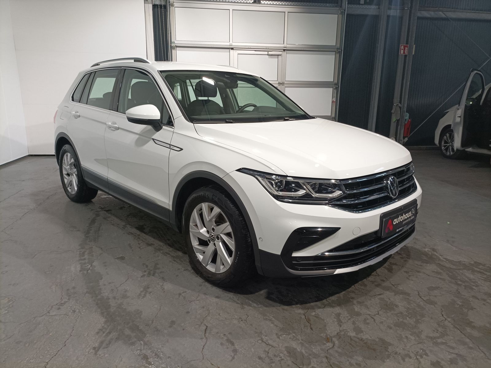 Volkswagen Tiguan SUV / Crossover / Geländewagen VOLKSWAGEN Tiguan 1.5 TSI ACT OPF Comfortline Sports Utility Vehicle #1