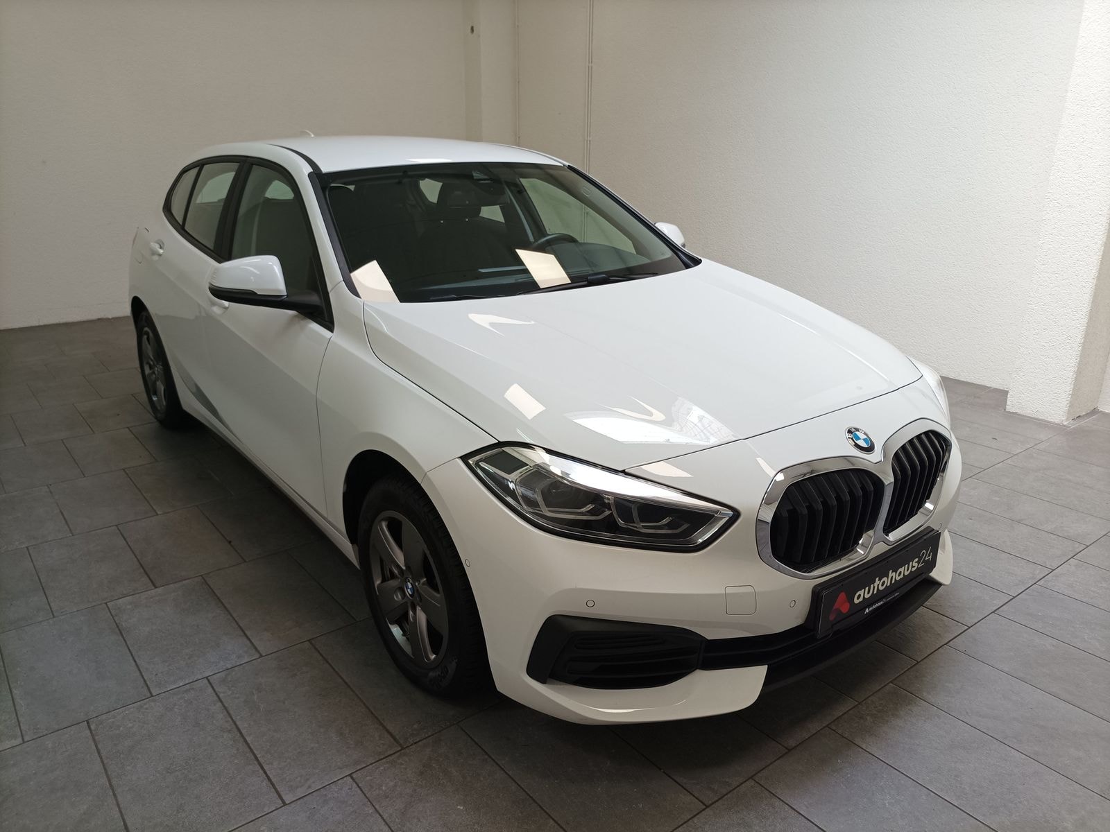 BMW 1er-Reihe Limousine BMW 1er-Reihe 118i Schräghecklimousine #1