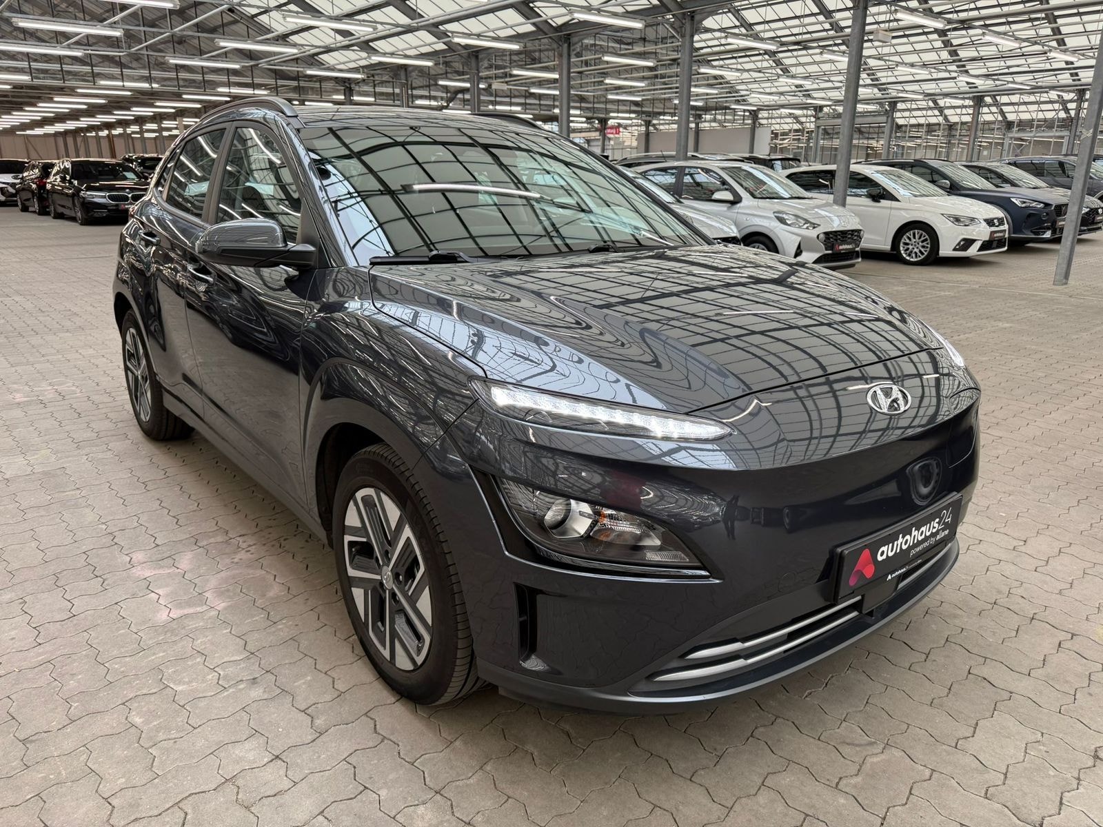 Hyundai Kona SUV / Crossover / Geländewagen HYUNDAI Kona ELEKTRO 100kW Sports Utility Vehicle #1