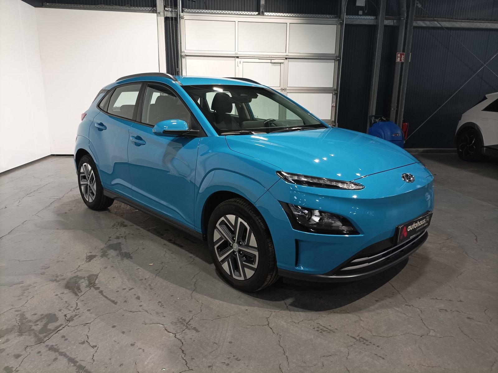 Hyundai Kona SUV / Crossover / Geländewagen HYUNDAI Kona ELEKTRO 100kW Sports Utility Vehicle #1