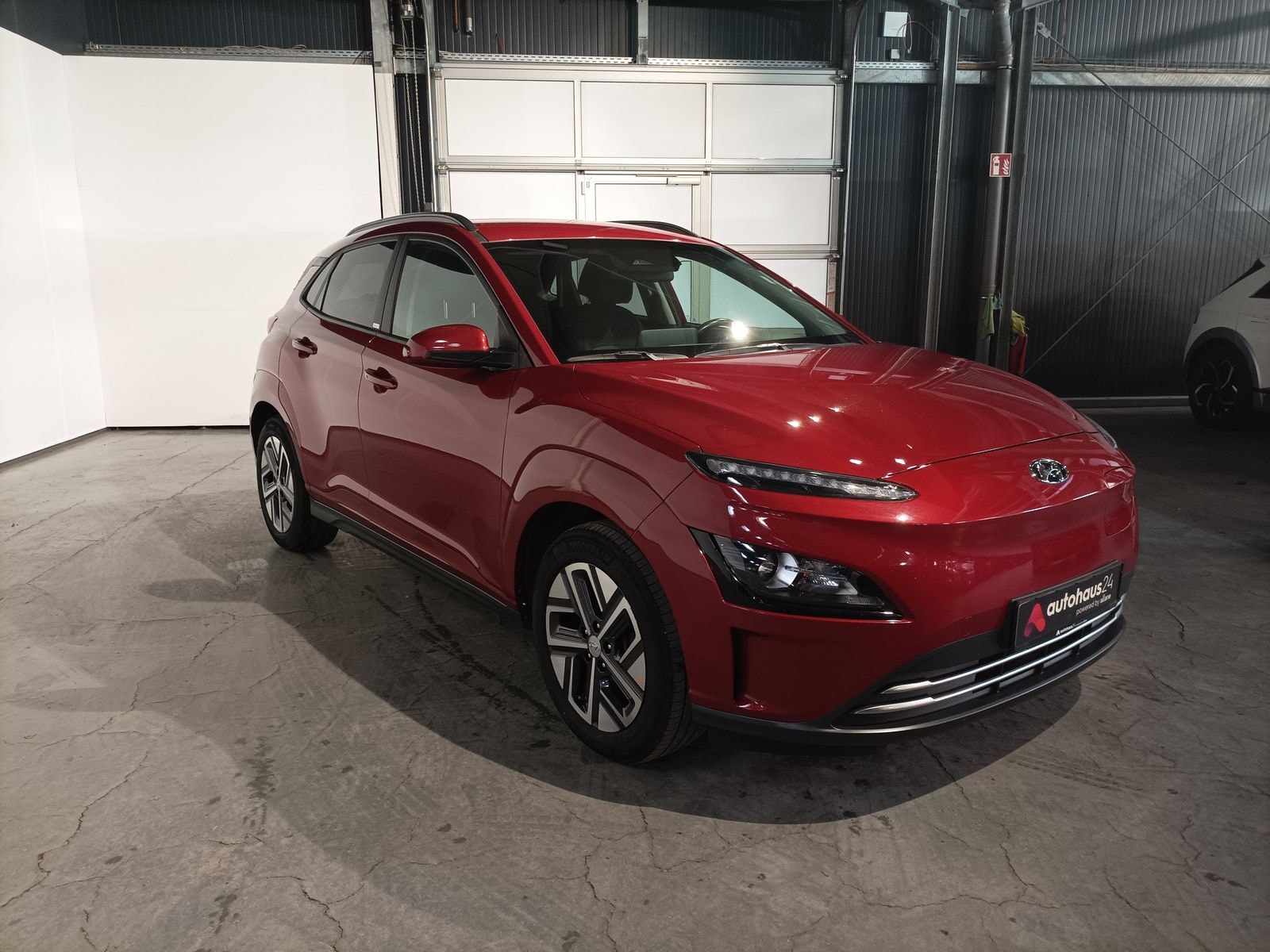 Hyundai Kona SUV / Crossover / Geländewagen HYUNDAI Kona ELEKTRO 100kW Sports Utility Vehicle #1