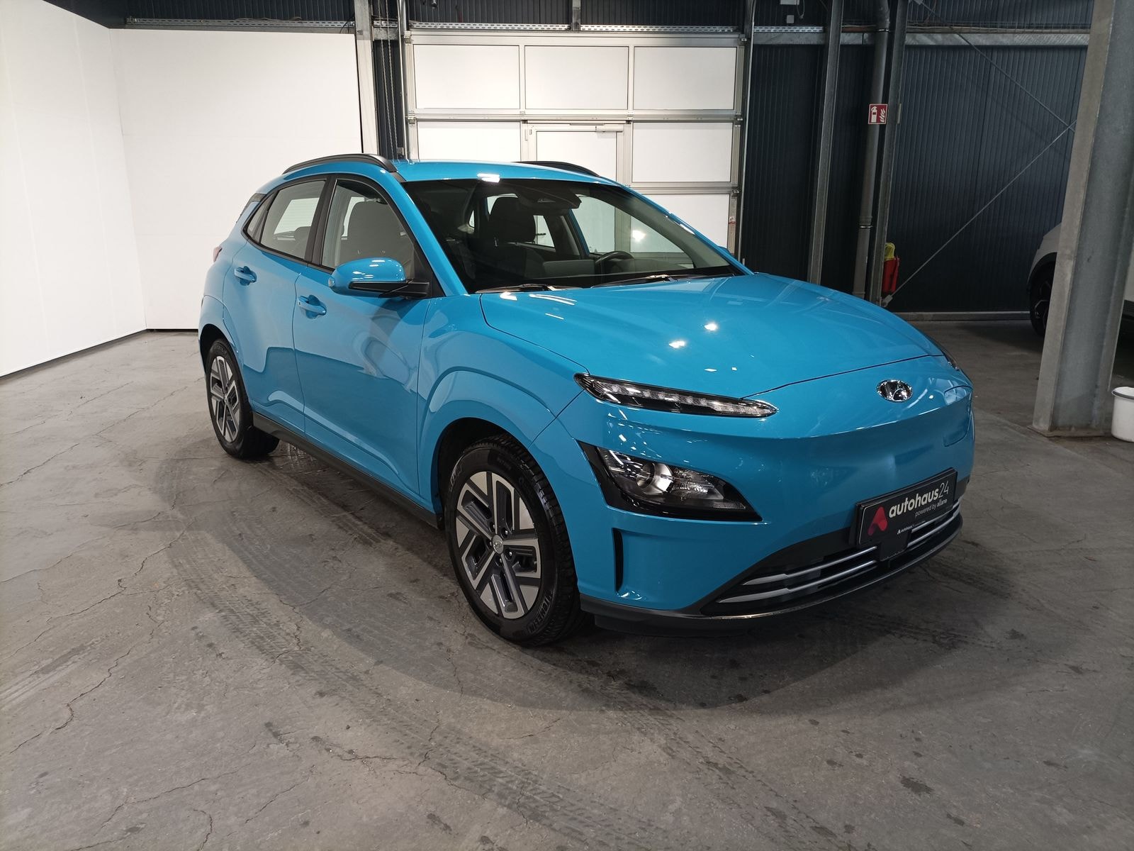 Hyundai Kona SUV / Crossover / Geländewagen HYUNDAI Kona ELEKTRO 100kW Sports Utility Vehicle #1