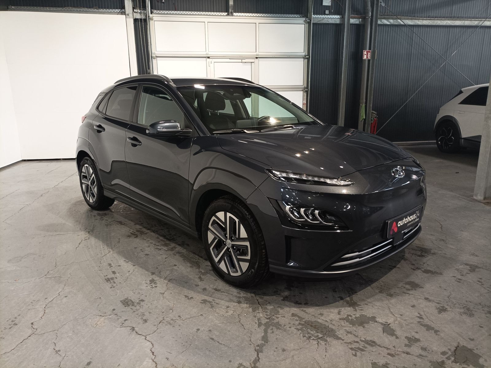 Hyundai Kona SUV / Crossover / Geländewagen HYUNDAI Kona ELEKTRO 100kW Sports Utility Vehicle #1