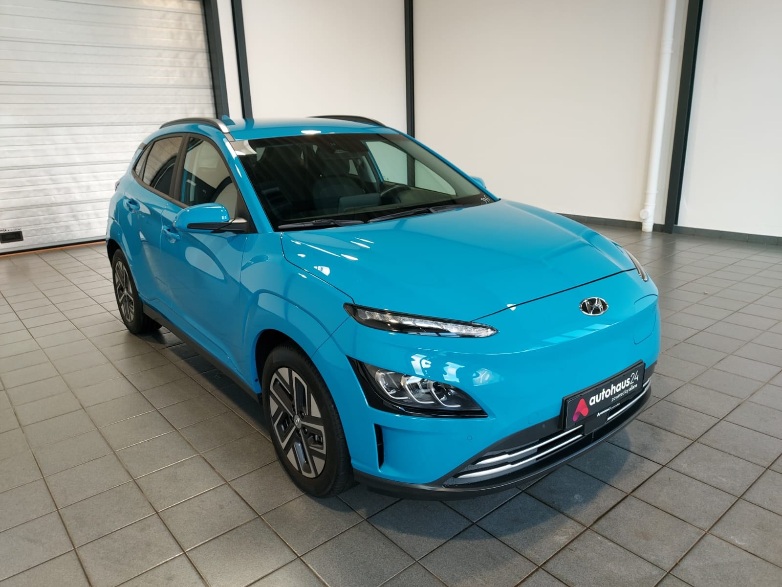 Hyundai Kona SUV / Crossover / Geländewagen HYUNDAI Kona ELEKTRO 100kW Sports Utility Vehicle #1