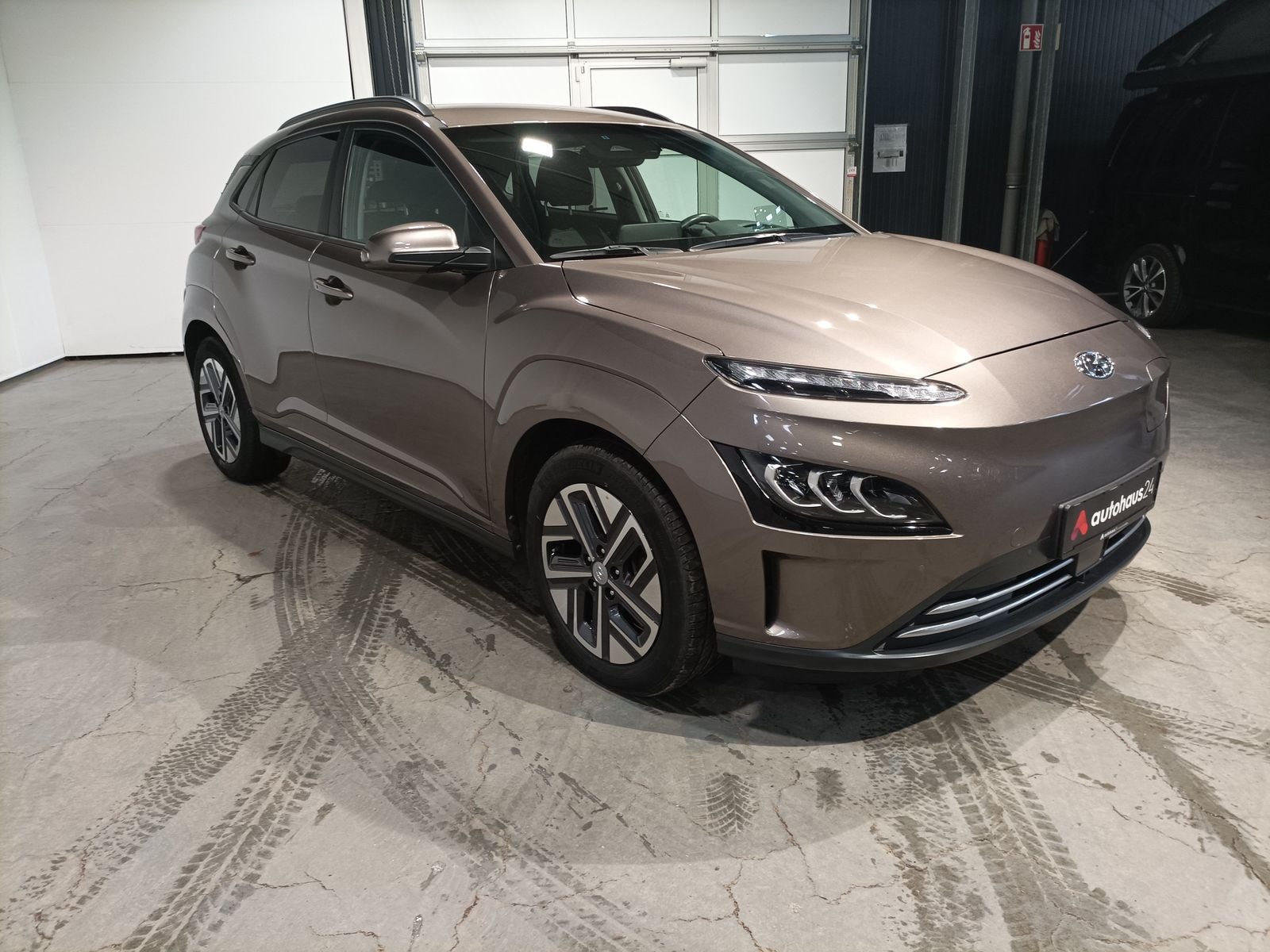 Hyundai Kona SUV / Crossover / Geländewagen HYUNDAI Kona ELEKTRO 150kW Sports Utility Vehicle #1
