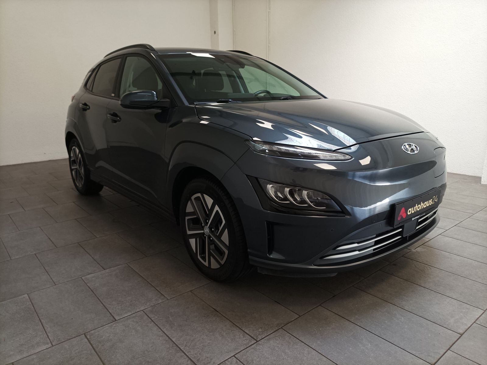 Hyundai Kona SUV / Crossover / Geländewagen HYUNDAI Kona ELEKTRO 100kW Sports Utility Vehicle #1