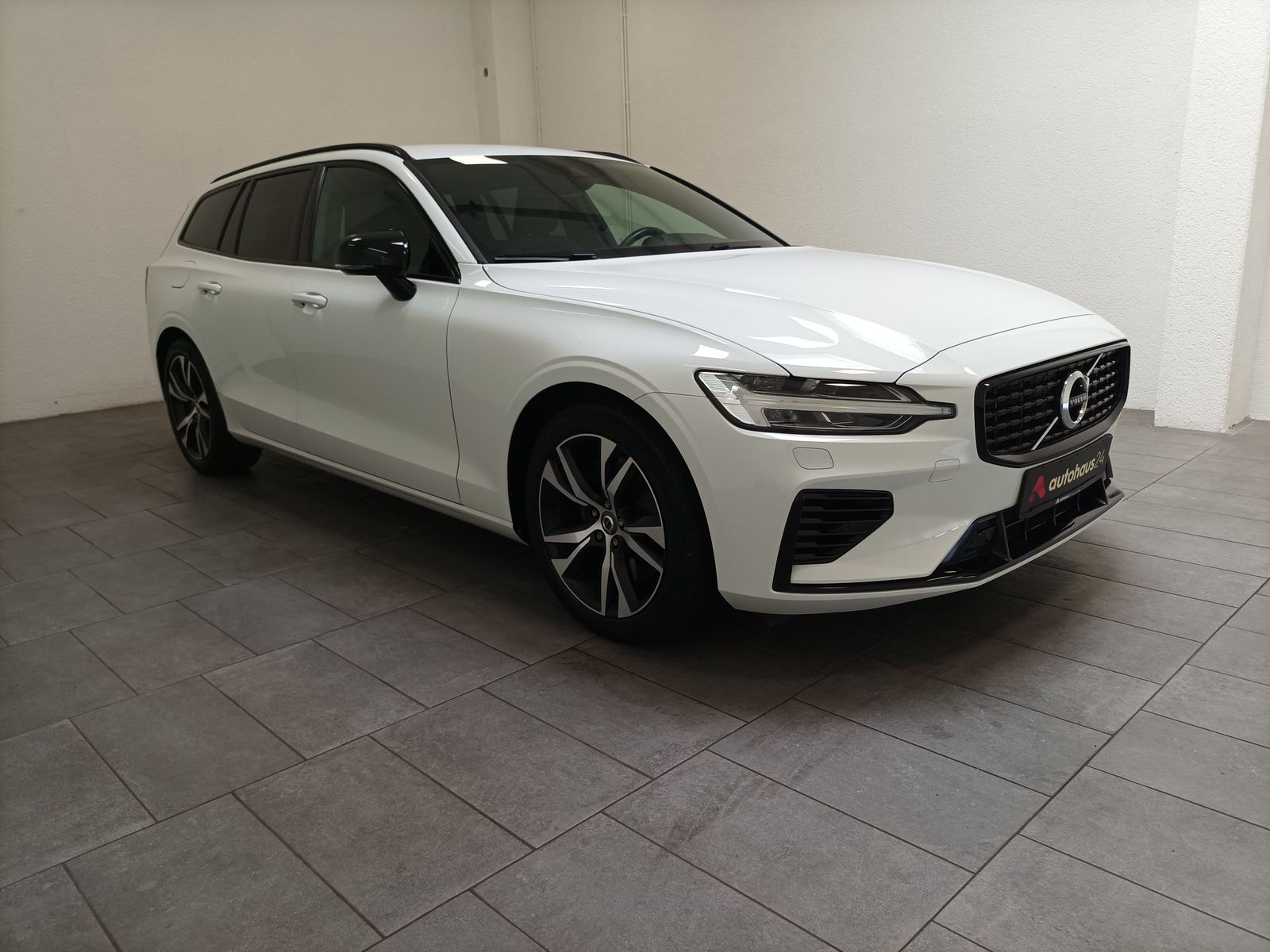 Volvo V60 Kombi VOLVO V60 T6 Recharge AWD Geartr. Inscript. Expres Kombi #1