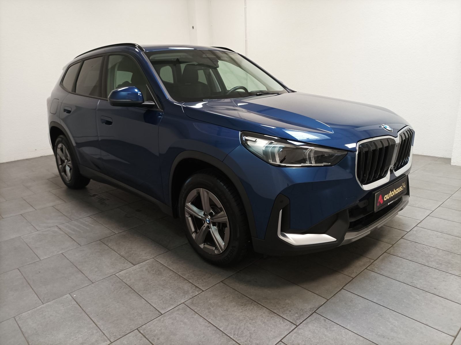 BMW X1 SUV / Crossover / Geländewagen BMW X1 sDrive20i Steptronic Sports Utility Vehicle #1