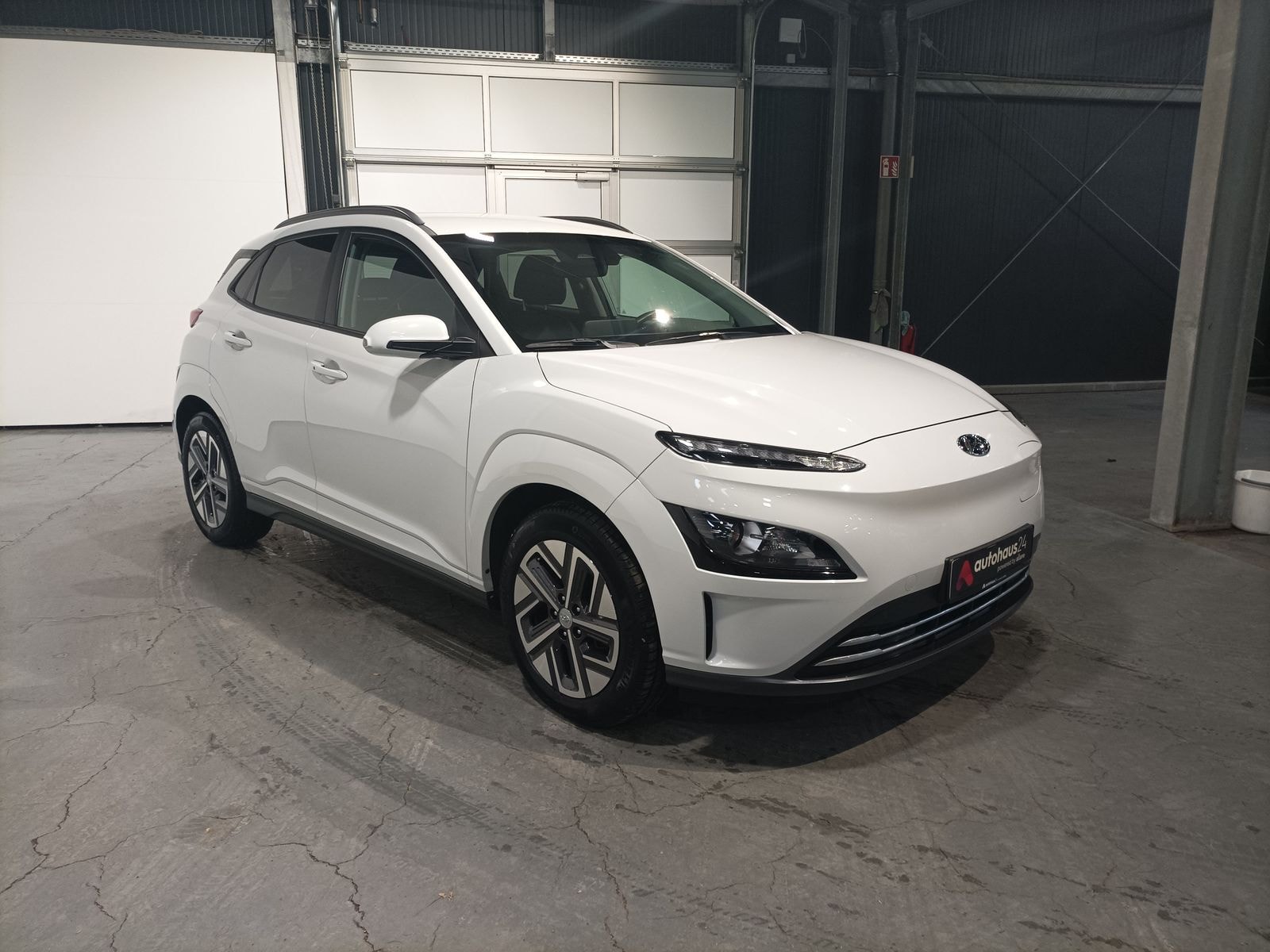 Hyundai Kona SUV / Crossover / Geländewagen HYUNDAI Kona ELEKTRO 100kW Sports Utility Vehicle #1