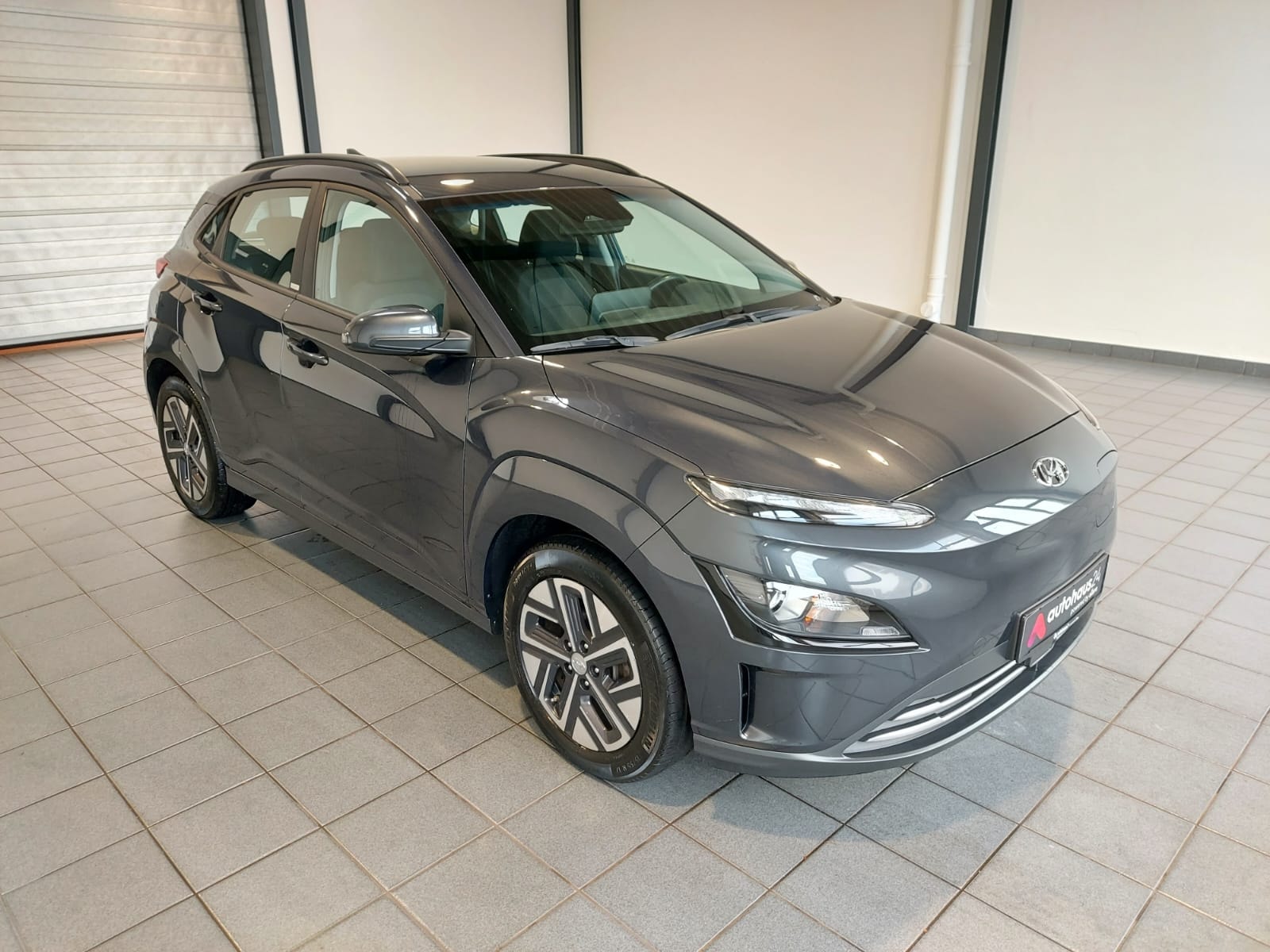 Hyundai Kona SUV / Crossover / Geländewagen HYUNDAI Kona ELEKTRO 100kW Sports Utility Vehicle #1
