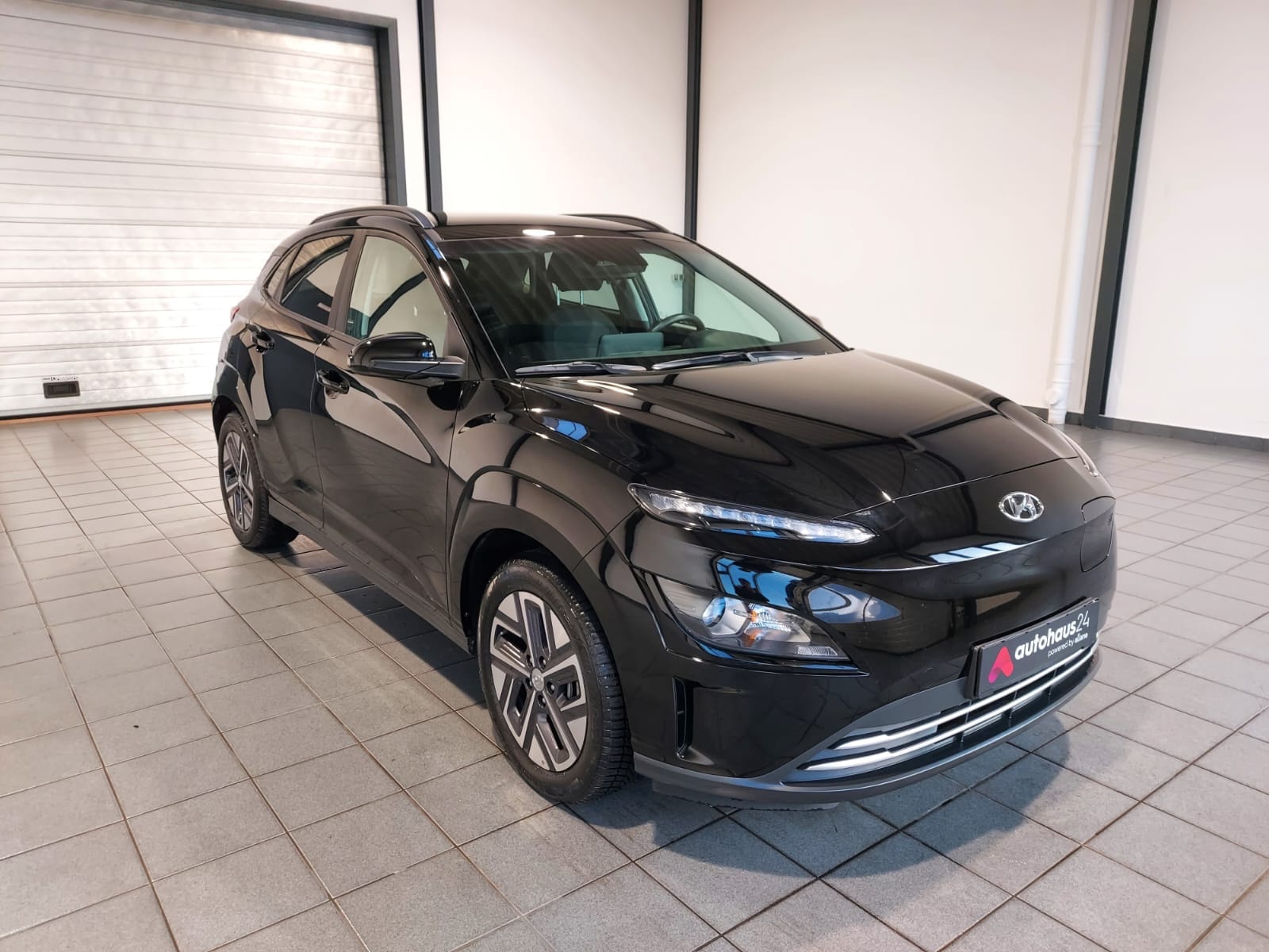 Hyundai Kona SUV / Crossover / Geländewagen HYUNDAI Kona ELEKTRO 100kW Sports Utility Vehicle #1