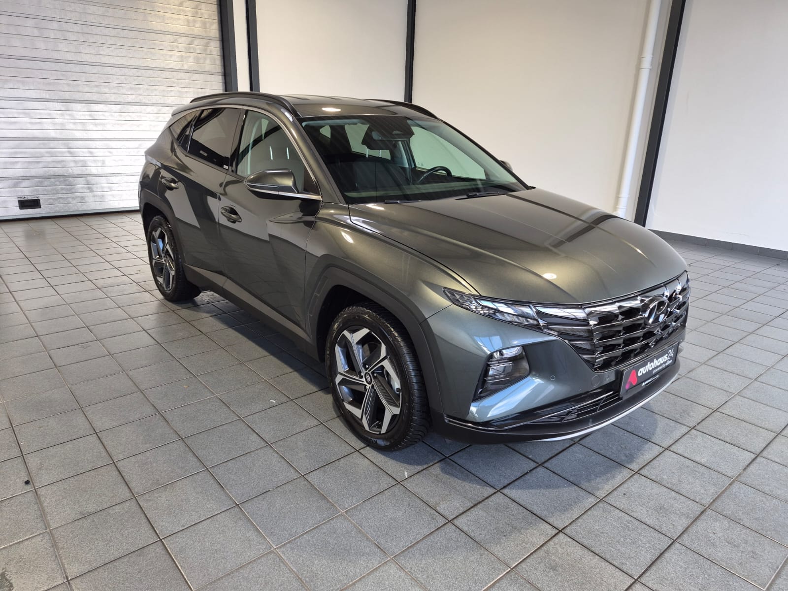 Hyundai Tucson SUV / Crossover / Geländewagen HYUNDAI Tucson 1.6 T-GDI Plug-in Hybrid 4WD Auto Sports Utility Vehicle #1