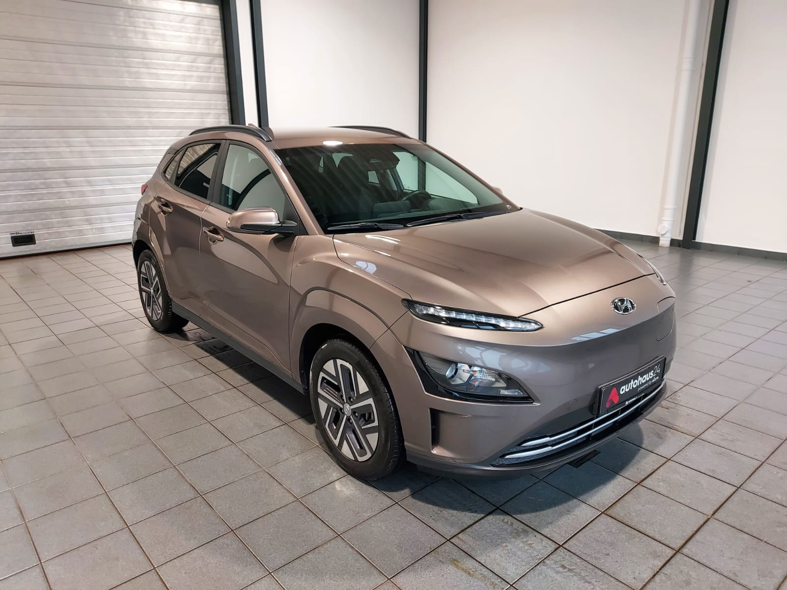 Hyundai Kona SUV / Crossover / Geländewagen HYUNDAI Kona ELEKTRO 100kW Sports Utility Vehicle #1
