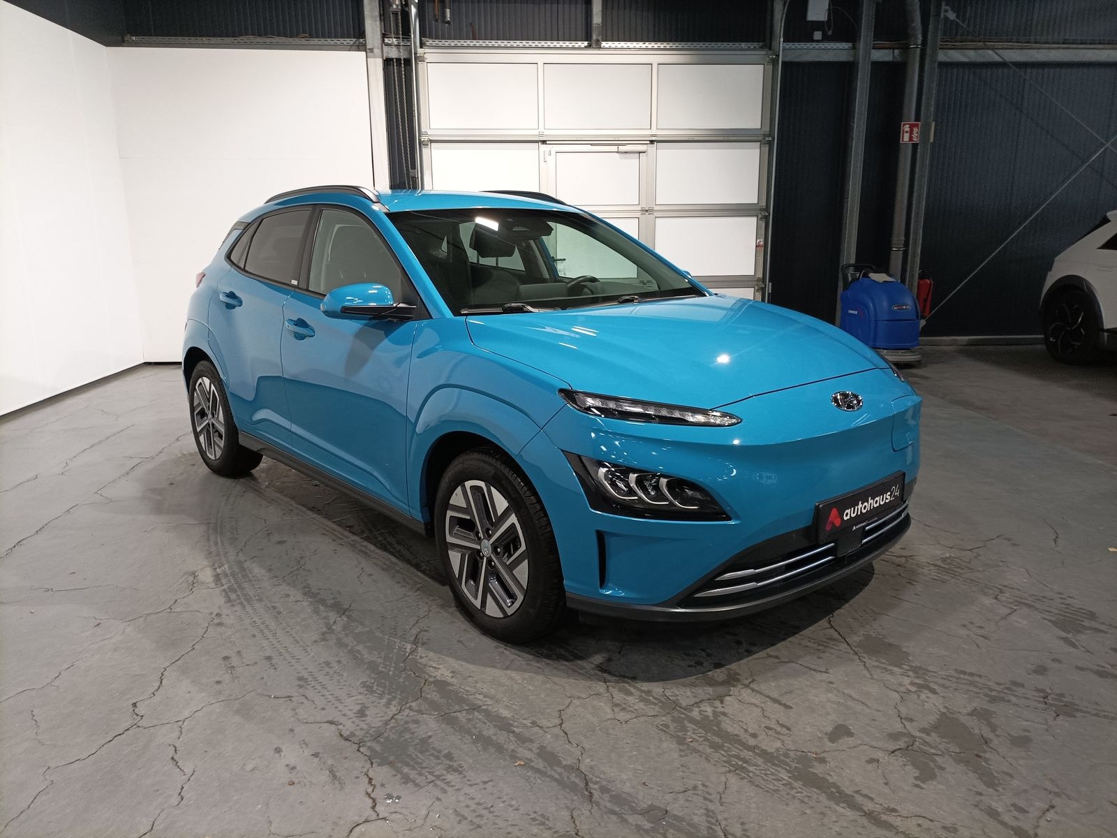 Hyundai Kona SUV / Crossover / Geländewagen HYUNDAI Kona ELEKTRO 100kW Sports Utility Vehicle #1