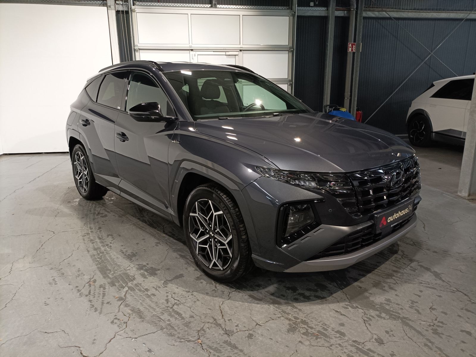 Hyundai Tucson SUV / Crossover / Geländewagen HYUNDAI Tucson 1.6 T-GDI Plug-in Hybrid 4WD Auto Sports Utility Vehicle #1