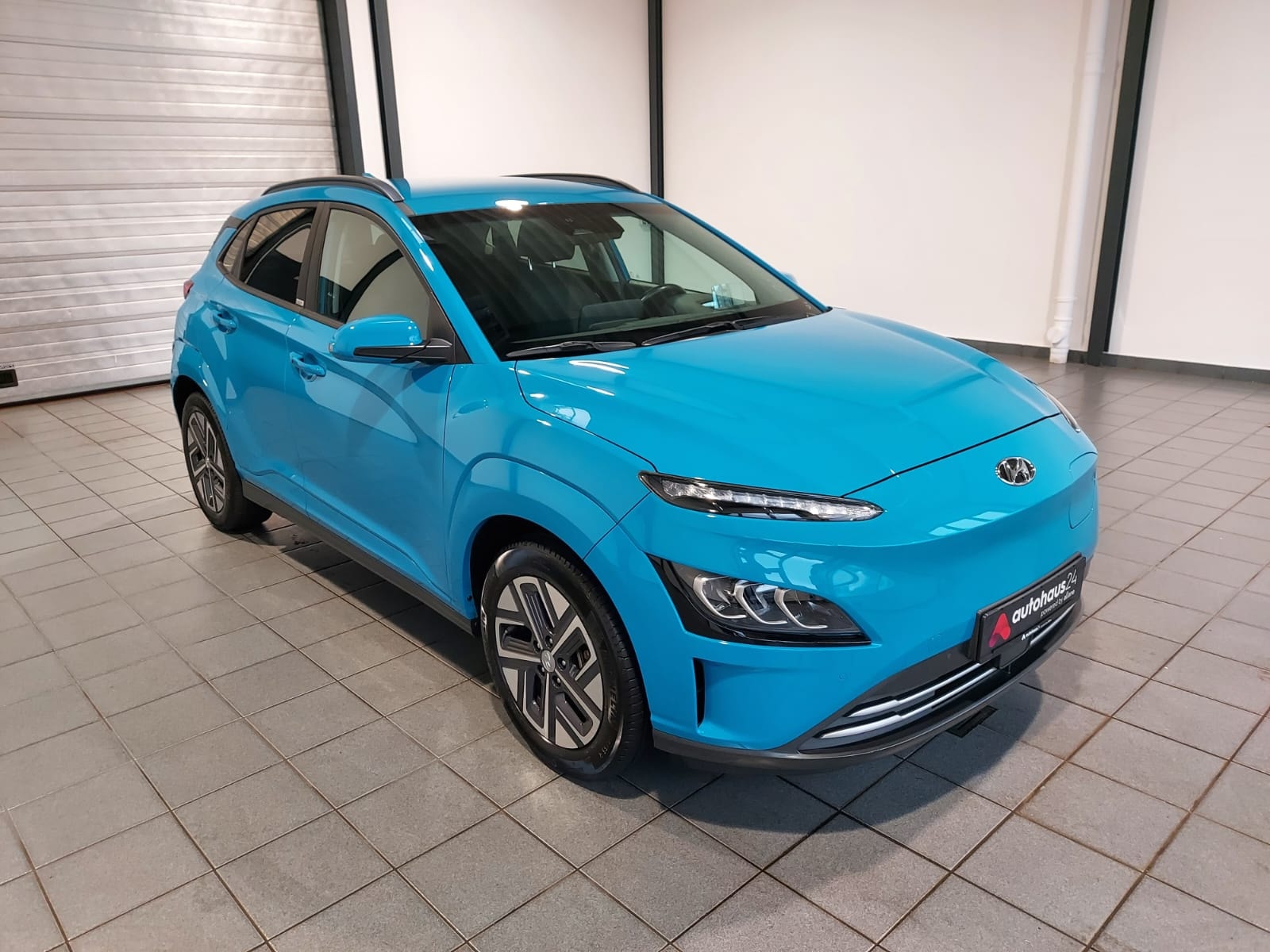 Hyundai Kona SUV / Crossover / Geländewagen HYUNDAI Kona ELEKTRO 100kW Sports Utility Vehicle #1