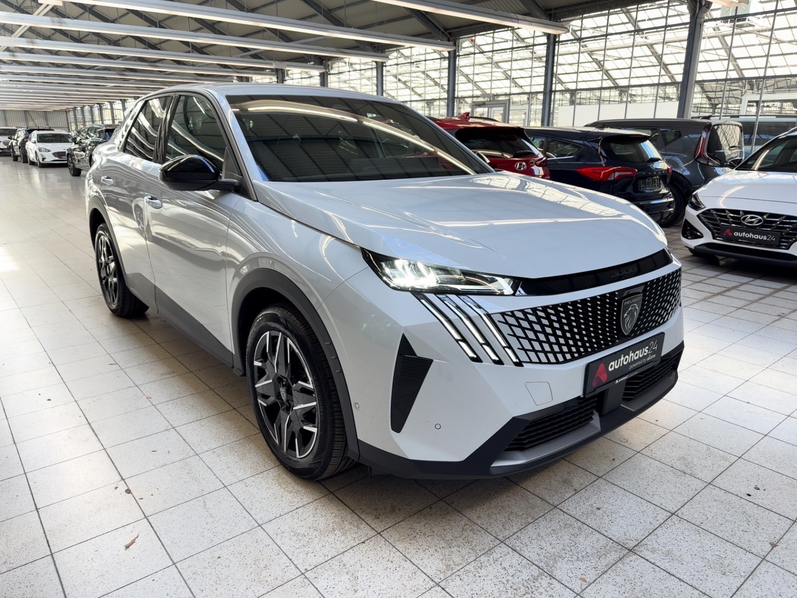 Peugeot 3008 SUV / Crossover / Geländewagen PEUGEOT 3008 Hybrid 145 e-DSC6 Allure Sports Utility Vehicle #1