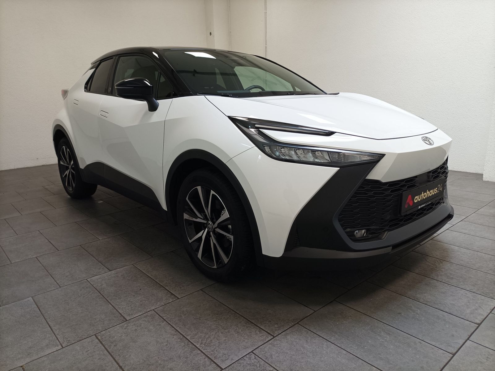 Toyota C-HR SUV / Crossover / Geländewagen TOYOTA C-HR 2.0-l-VVT-i Hybrid Team Deutschland Sports Utility Vehicle #1