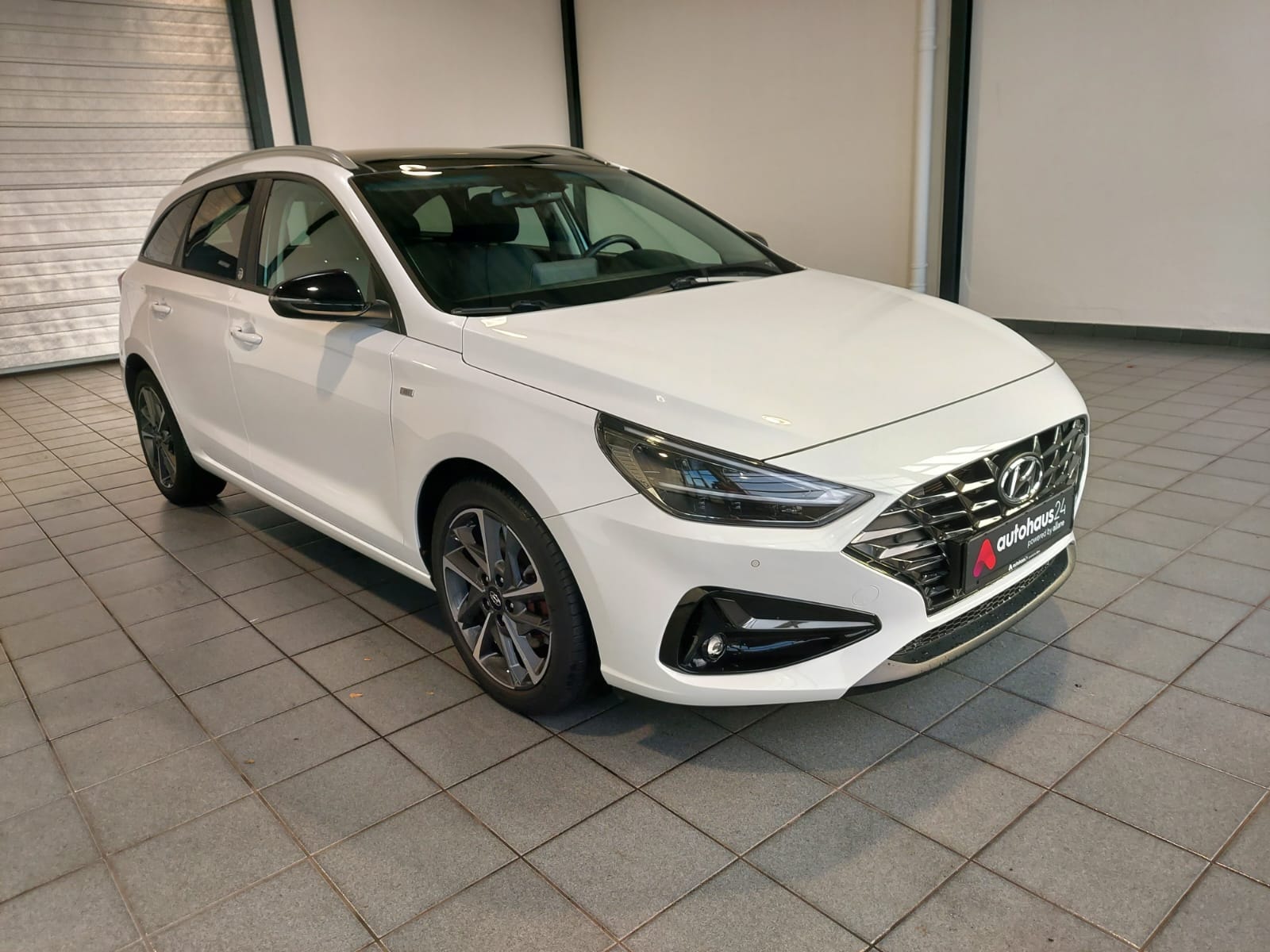 Hyundai i30 Kombi HYUNDAI i30 1.5 T-GDI Hybrid EDITION 30+ Schräghecklimousine #1