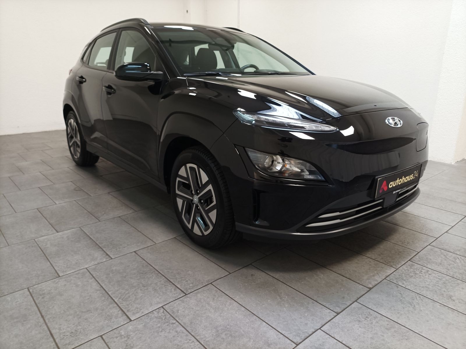 Hyundai Kona SUV / Crossover / Geländewagen HYUNDAI Kona ELEKTRO 100kW Sports Utility Vehicle #1